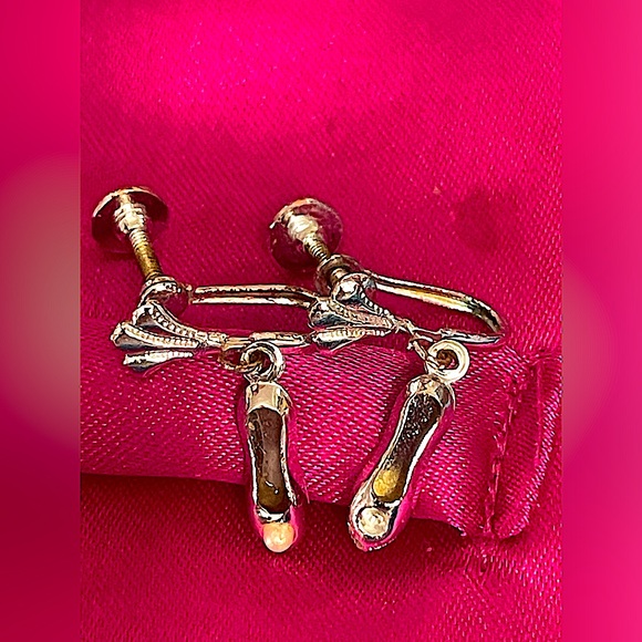 Tiny vintage shoe charm earrings clip ethnic shiny silver new condition - Picture 3 of 3